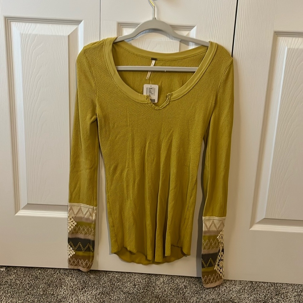 Free People Henley boho style. Size M. NWT.